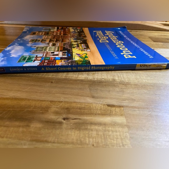 A Short Course in Digital Photography: Second Edition (Used) - Picture 6 of 8